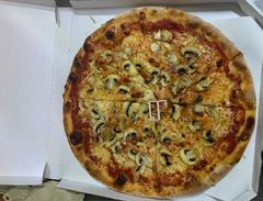 Pizza "Funghi"