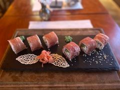 Pármaival göngyölt ura maki