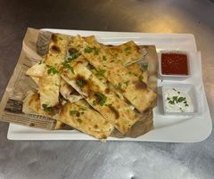 Pizza kenyér 2 féle mártogatóssal