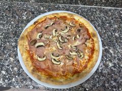 Pizza "Prosciutto e funghi"