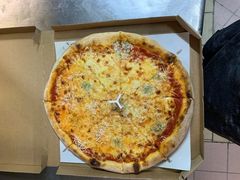 Pizza "Quattro Formaggi"