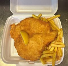 Rántott csirkemell, hasábburgonya