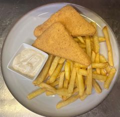 Rántott sajt, hasábburgonya, tartármártás