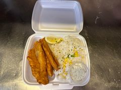 Rántott tilápia, kukoricás rizzsel, tartár mártással